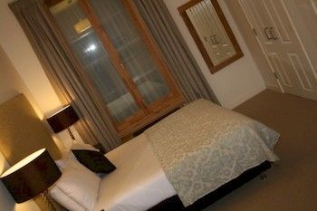 Inverness City Suites *